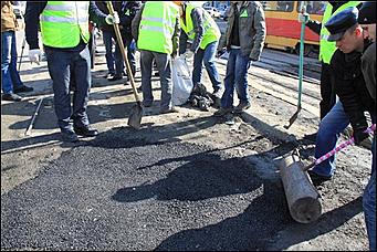 10 апреля 2010 г., Барнаул   "Операция дырка" активистов Drom.ru