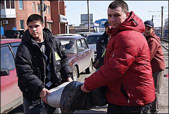 10 апреля 2010 г., Барнаул   "Операция дырка" активистов Drom.ru