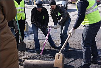 10 апреля 2010 г., Барнаул   "Операция дырка" активистов Drom.ru