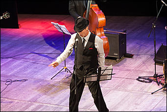 20 декабрь 2016 г., Барнаул © Амител Вячеслав Мельников   Сегодня он играет джаз: известный вокалист Лас-Вегаса Дэдди Мак Свинг выступил в Барнауле