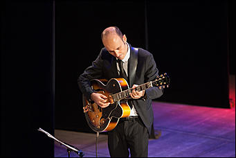 20 декабрь 2016 г., Барнаул © Амител Вячеслав Мельников   Сегодня он играет джаз: известный вокалист Лас-Вегаса Дэдди Мак Свинг выступил в Барнауле