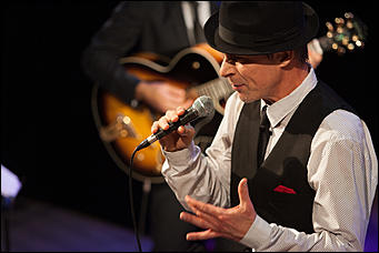 20 декабрь 2016 г., Барнаул © Амител Вячеслав Мельников   Сегодня он играет джаз: известный вокалист Лас-Вегаса Дэдди Мак Свинг выступил в Барнауле