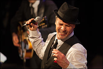 20 декабрь 2016 г., Барнаул © Амител Вячеслав Мельников   Сегодня он играет джаз: известный вокалист Лас-Вегаса Дэдди Мак Свинг выступил в Барнауле