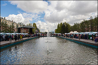 29 апрель 2016 г., Барнаул   Гастрономический фестиваль в Барнауле и какой пирог попал в Книгу рекордов России