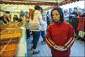 29 апрель 2016 г., Барнаул   Гастрономический фестиваль в Барнауле и какой пирог попал в Книгу рекордов России