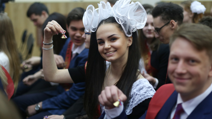 25 мая 2018 г., Барнаул. Екатерина Смолихина   Банты, слезы и селфи: "Последний звонок" прошел в Барнауле