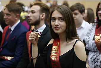 25 мая 2018 г., Барнаул. Екатерина Смолихина   Банты, слезы и селфи: "Последний звонок" прошел в Барнауле