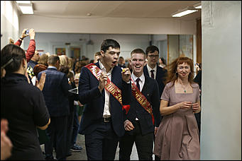 25 мая 2018 г., Барнаул. Екатерина Смолихина   Банты, слезы и селфи: "Последний звонок" прошел в Барнауле