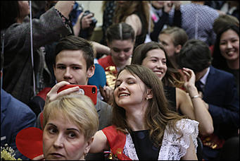 25 мая 2018 г., Барнаул. Екатерина Смолихина   Банты, слезы и селфи: "Последний звонок" прошел в Барнауле