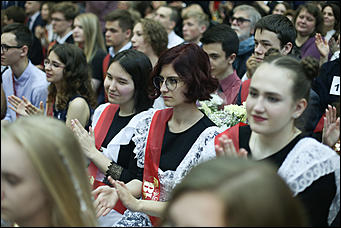 25 мая 2018 г., Барнаул. Екатерина Смолихина   Банты, слезы и селфи: "Последний звонок" прошел в Барнауле