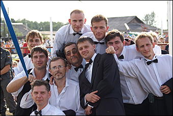 4-5 августа 2007 г., с. Верх-Обское   Культурно-спортивный праздник "Кубок Евдокимова" <br>
<i> (фото Кристины Красниковой) </i>