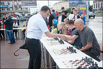 21 июля 2017 г., Барнаул   Алтайские шахматисты не сдаются, как прошел сеанс одновременной игры.