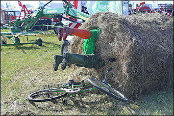 19 июня 2019 г., Алтайский край. Екатерина Смолихина   "Умная техника" и красивые девушки: как на Алтае открыли форум "День сибирского поля - 2019" 