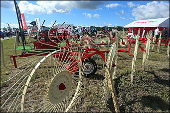 19 июня 2019 г., Алтайский край. Екатерина Смолихина   "Умная техника" и красивые девушки: как на Алтае открыли форум "День сибирского поля - 2019" 