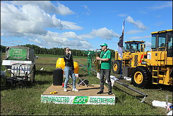 19 июня 2019 г., Алтайский край. Екатерина Смолихина   "Умная техника" и красивые девушки: как на Алтае открыли форум "День сибирского поля - 2019" 