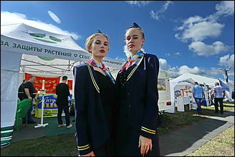 19 июня 2019 г., Алтайский край. Екатерина Смолихина   "Умная техника" и красивые девушки: как на Алтае открыли форум "День сибирского поля - 2019" 