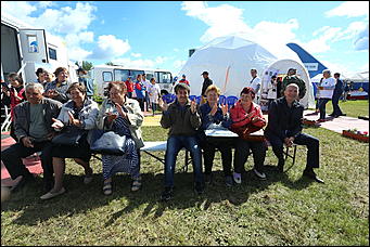 19 июня 2019 г., Алтайский край. Екатерина Смолихина   "Умная техника" и красивые девушки: как на Алтае открыли форум "День сибирского поля - 2019" 