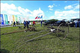 19 июня 2019 г., Алтайский край. Екатерина Смолихина   "Умная техника" и красивые девушки: как на Алтае открыли форум "День сибирского поля - 2019" 