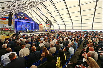 19 июня 2019 г., Алтайский край. Екатерина Смолихина   "Умная техника" и красивые девушки: как на Алтае открыли форум "День сибирского поля - 2019" 