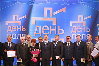 19 июня 2019 г., Алтайский край. Екатерина Смолихина   "Умная техника" и красивые девушки: как на Алтае открыли форум "День сибирского поля - 2019" 