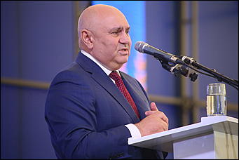 19 июня 2019 г., Алтайский край. Екатерина Смолихина   "Умная техника" и красивые девушки: как на Алтае открыли форум "День сибирского поля - 2019" 