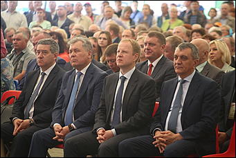 19 июня 2019 г., Алтайский край. Екатерина Смолихина   "Умная техника" и красивые девушки: как на Алтае открыли форум "День сибирского поля - 2019" 