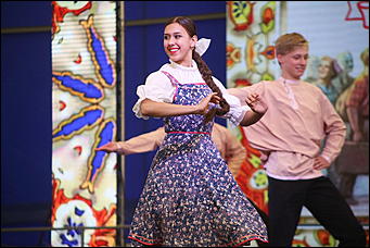 19 июня 2019 г., Алтайский край. Екатерина Смолихина   "Умная техника" и красивые девушки: как на Алтае открыли форум "День сибирского поля - 2019" 