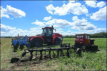 19 июня 2019 г., Алтайский край. Екатерина Смолихина   "Умная техника" и красивые девушки: как на Алтае открыли форум "День сибирского поля - 2019" 