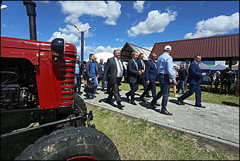 19 июня 2019 г., Алтайский край. Екатерина Смолихина   "Умная техника" и красивые девушки: как на Алтае открыли форум "День сибирского поля - 2019" 