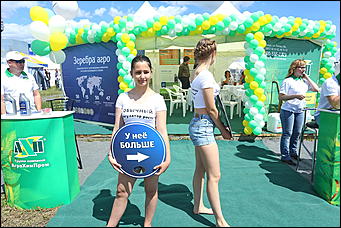 19 июня 2019 г., Алтайский край. Екатерина Смолихина   "Умная техника" и красивые девушки: как на Алтае открыли форум "День сибирского поля - 2019" 