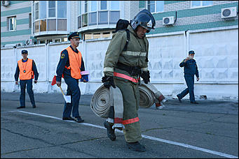 16 августа 2017 г., Барнаул. Екатерина Смолихина   Тягание штанги и перетаскивание автомобиля: алтайские спасатели посоревновались в кроссфите 