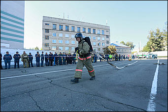 16 августа 2017 г., Барнаул. Екатерина Смолихина   Тягание штанги и перетаскивание автомобиля: алтайские спасатели посоревновались в кроссфите 
