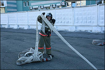 16 августа 2017 г., Барнаул. Екатерина Смолихина   Тягание штанги и перетаскивание автомобиля: алтайские спасатели посоревновались в кроссфите 