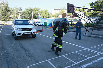 16 августа 2017 г., Барнаул. Екатерина Смолихина   Тягание штанги и перетаскивание автомобиля: алтайские спасатели посоревновались в кроссфите 