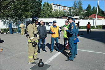 16 августа 2017 г., Барнаул. Екатерина Смолихина   Тягание штанги и перетаскивание автомобиля: алтайские спасатели посоревновались в кроссфите 