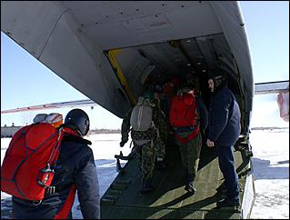 11 марта 2006 г., г. Бийск   Тренировка лесных пожарных<BR><EM>(Фото Георгия Блинова и Ольги Комиссаровой</EM> )