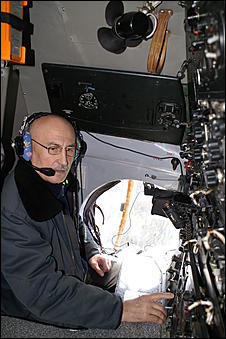 11 марта 2006 г., г. Бийск   Тренировка лесных пожарных<BR><EM>(Фото Георгия Блинова и Ольги Комиссаровой</EM> )