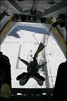 11 марта 2006 г., г. Бийск   Тренировка лесных пожарных<BR><EM>(Фото Георгия Блинова и Ольги Комиссаровой</EM> )