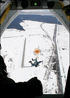 11 марта 2006 г., г. Бийск   Тренировка лесных пожарных<BR><EM>(Фото Георгия Блинова и Ольги Комиссаровой</EM> )