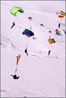 11 марта 2006 г., г. Бийск   Тренировка лесных пожарных<BR><EM>(Фото Георгия Блинова и Ольги Комиссаровой</EM> )