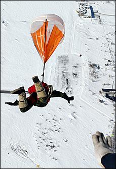 11 марта 2006 г., г. Бийск   Тренировка лесных пожарных<BR><EM>(Фото Георгия Блинова и Ольги Комиссаровой</EM> )
