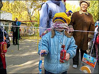 5 октября 2008 г., Барнаул   Праздник Осени в барнаульском дворе