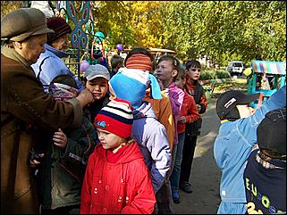 5 октября 2008 г., Барнаул   Праздник Осени в барнаульском дворе