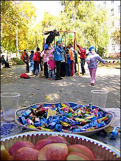 5 октября 2008 г., Барнаул   Праздник Осени в барнаульском дворе