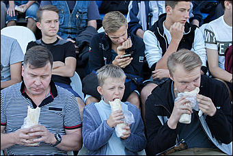 25 август 2016 г., Барнаул © Амител Вячеслав Мельников   "Динамо", вперед! Самые эмоциональные болельщики на матче барнаульской команды с "Енисеем" 