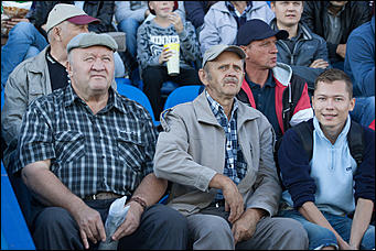 25 август 2016 г., Барнаул © Амител Вячеслав Мельников   "Динамо", вперед! Самые эмоциональные болельщики на матче барнаульской команды с "Енисеем" 