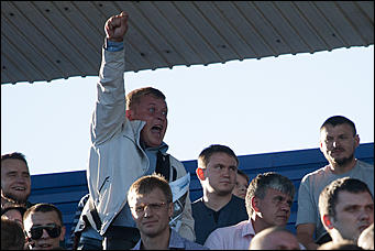 25 август 2016 г., Барнаул © Амител Вячеслав Мельников   "Динамо", вперед! Самые эмоциональные болельщики на матче барнаульской команды с "Енисеем" 