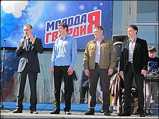 12 апреля 2011 г., Барнаул   Молодежное шествие «Первые в космосе – первые на Земле»