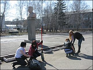 12 апреля 2011 г., Барнаул   Молодежное шествие «Первые в космосе – первые на Земле»