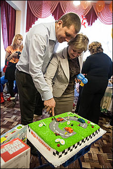 6 марта 2013г. Барнаул   Сертификат на 1 миллион 150 тысяч получил Барнаульский детский дом №7